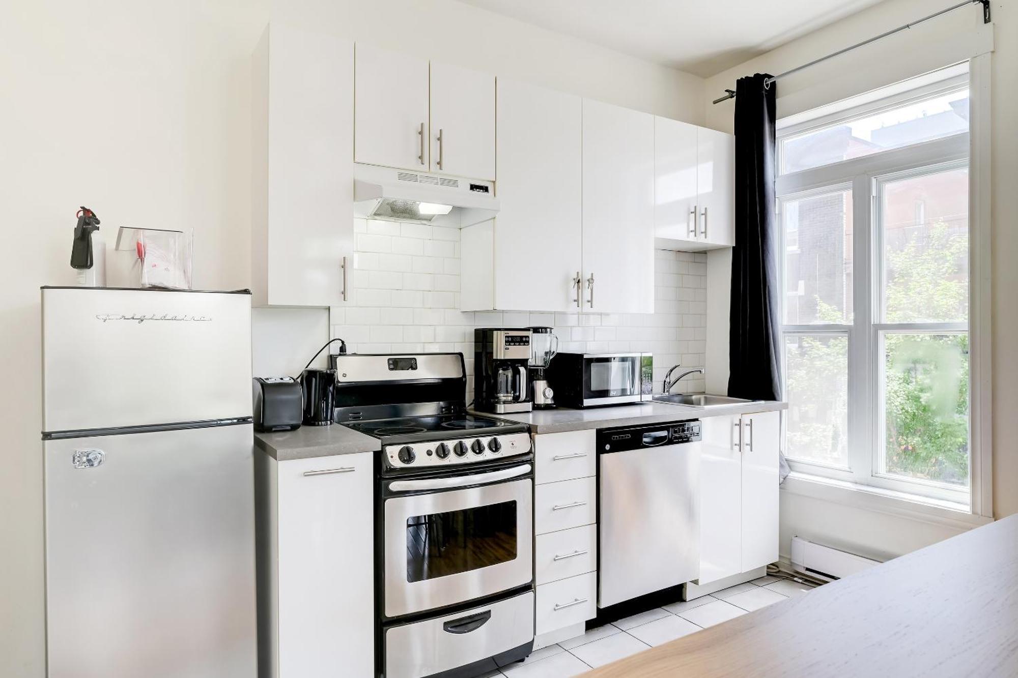 Chez Mont Royal Apartments! มอนทรีอัล ภายนอก รูปภาพ
