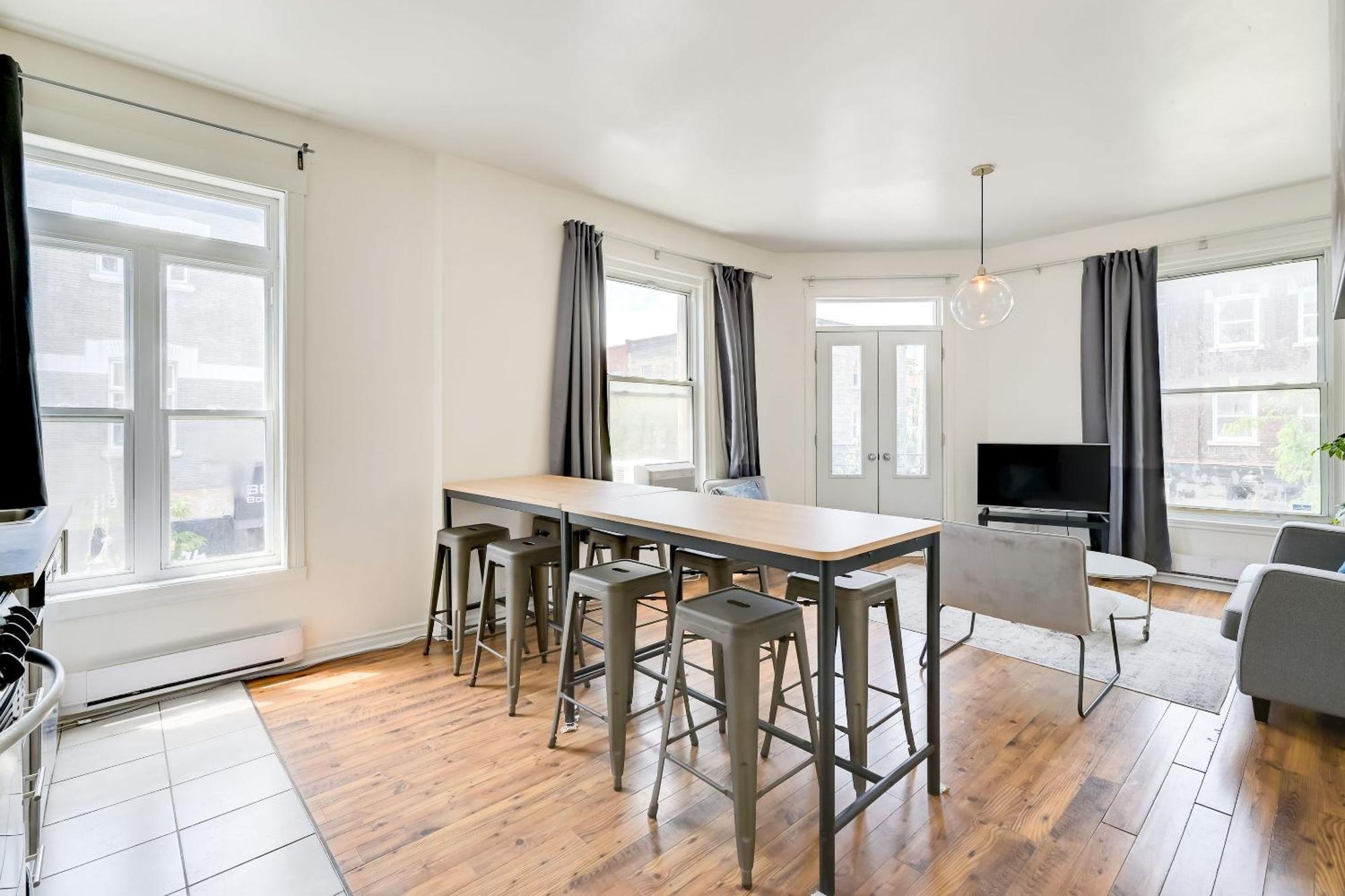 Chez Mont Royal Apartments! มอนทรีอัล ภายนอก รูปภาพ