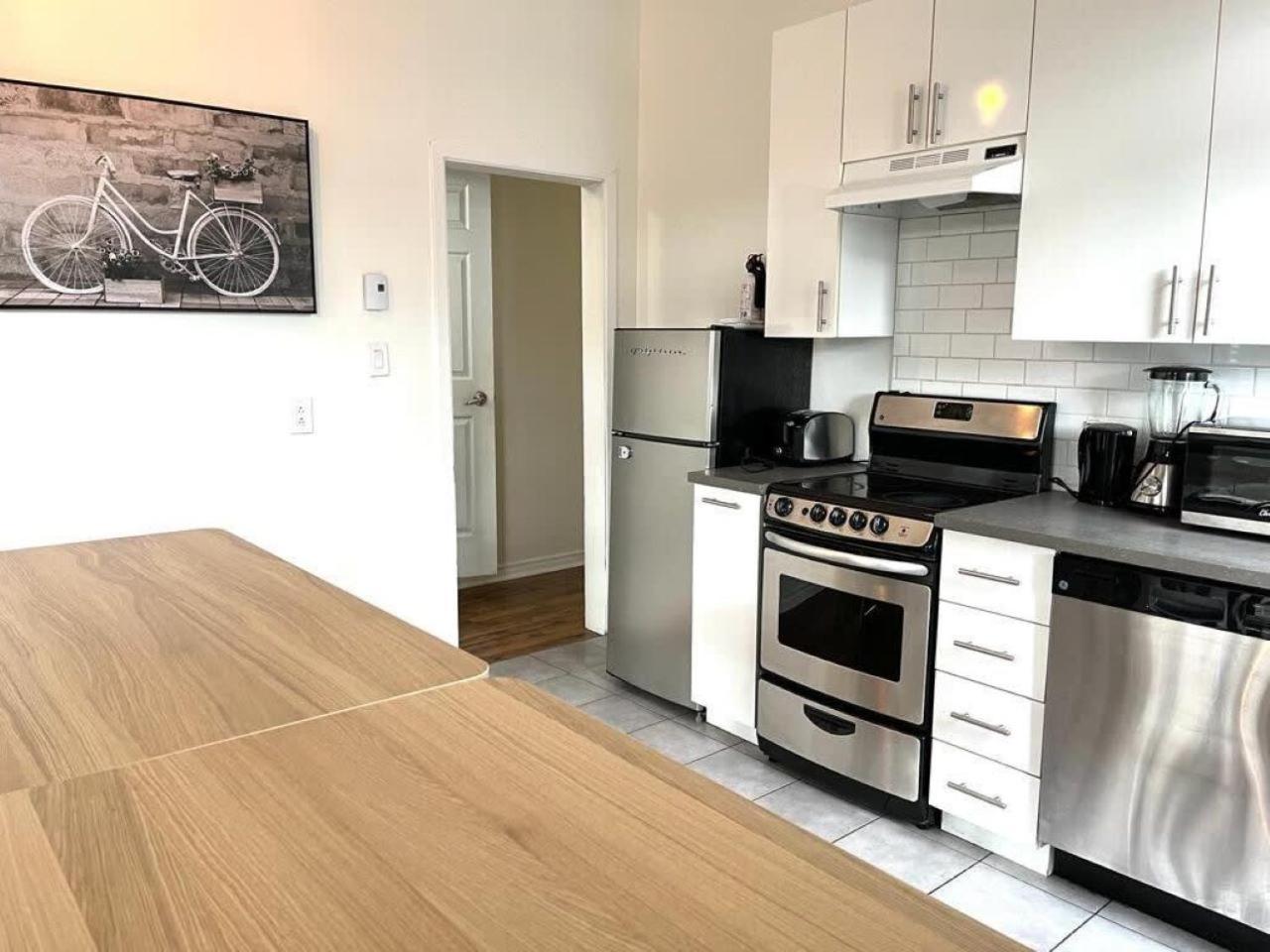 Chez Mont Royal Apartments! มอนทรีอัล ภายนอก รูปภาพ