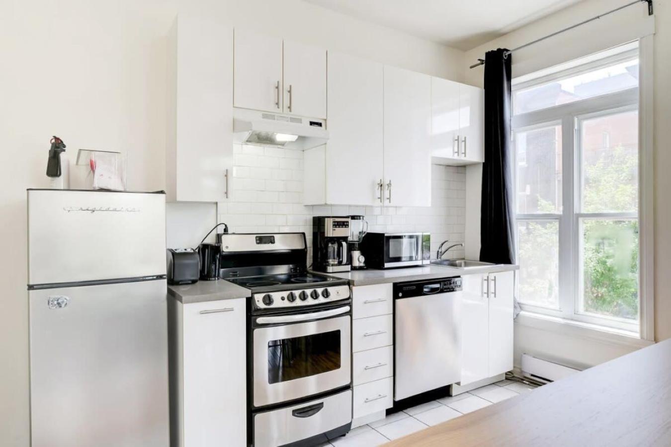 Chez Mont Royal Apartments! มอนทรีอัล ภายนอก รูปภาพ