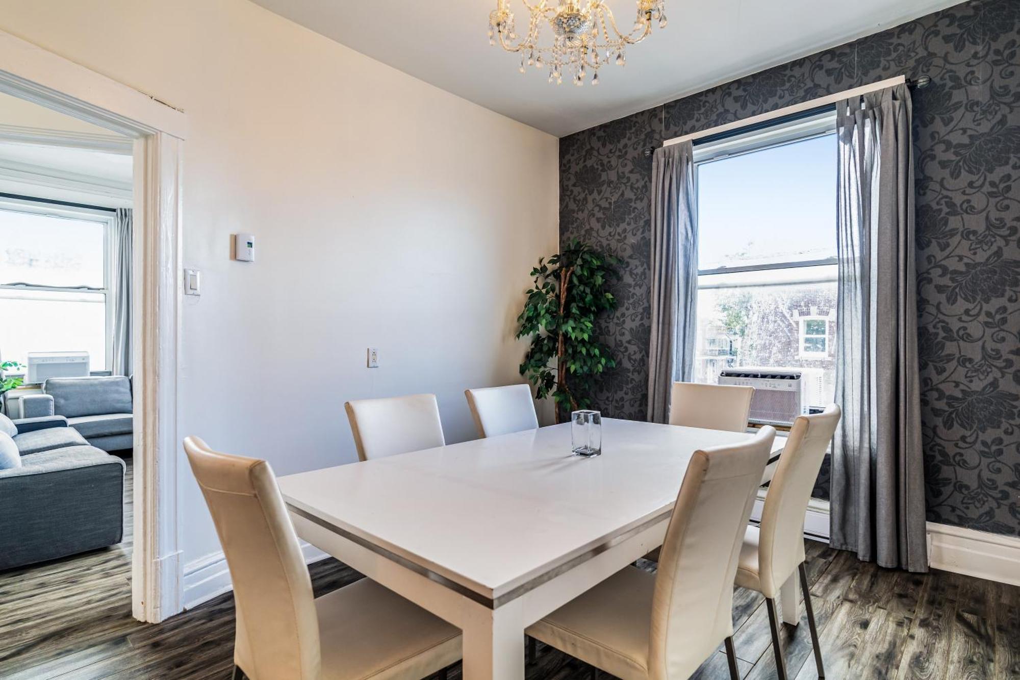 Chez Mont Royal Apartments! มอนทรีอัล ภายนอก รูปภาพ