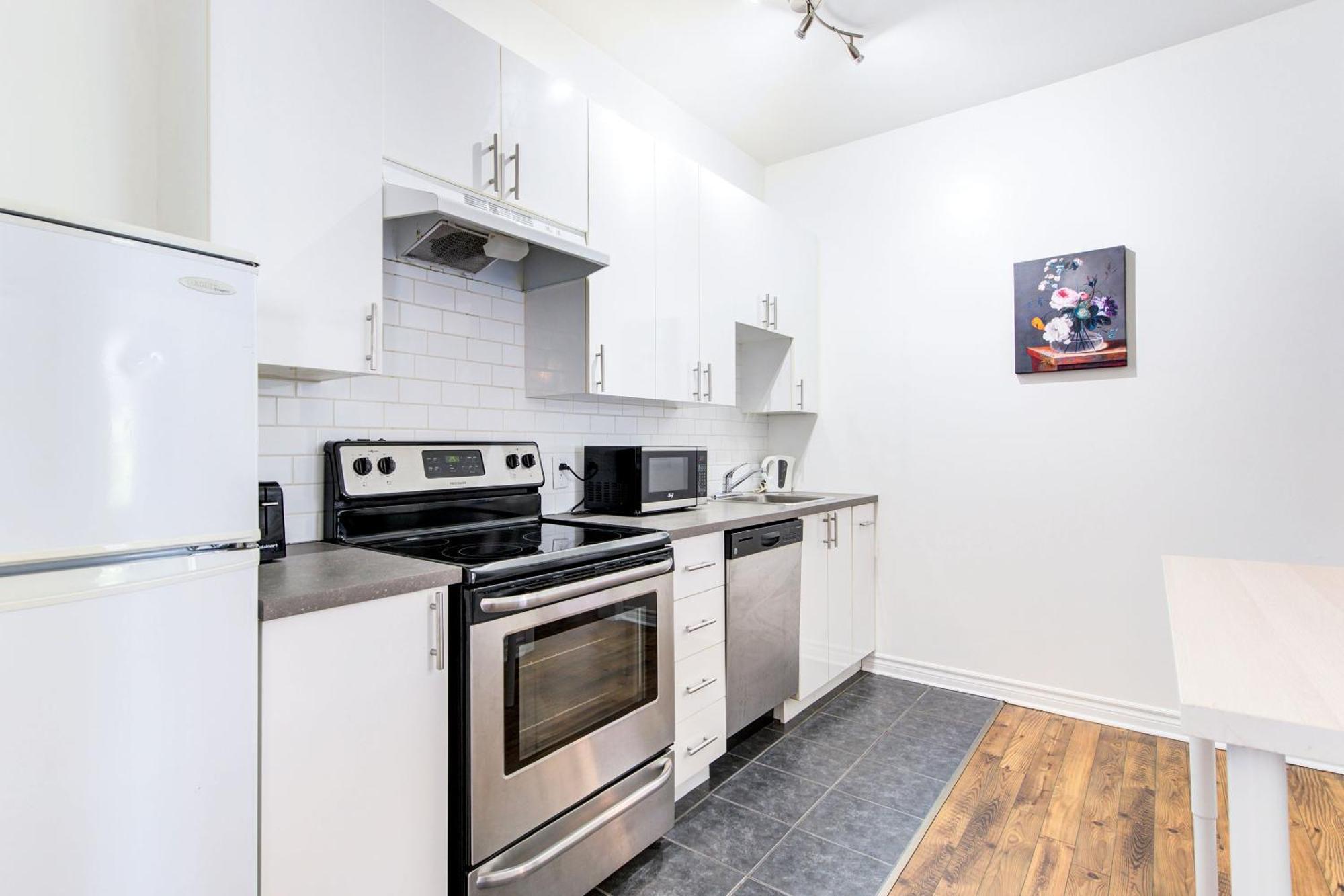 Chez Mont Royal Apartments! มอนทรีอัล ภายนอก รูปภาพ