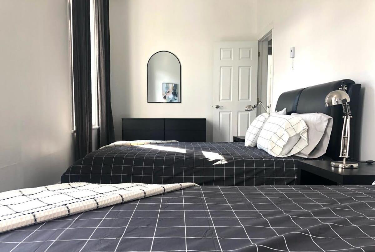 Chez Mont Royal Apartments! มอนทรีอัล ภายนอก รูปภาพ