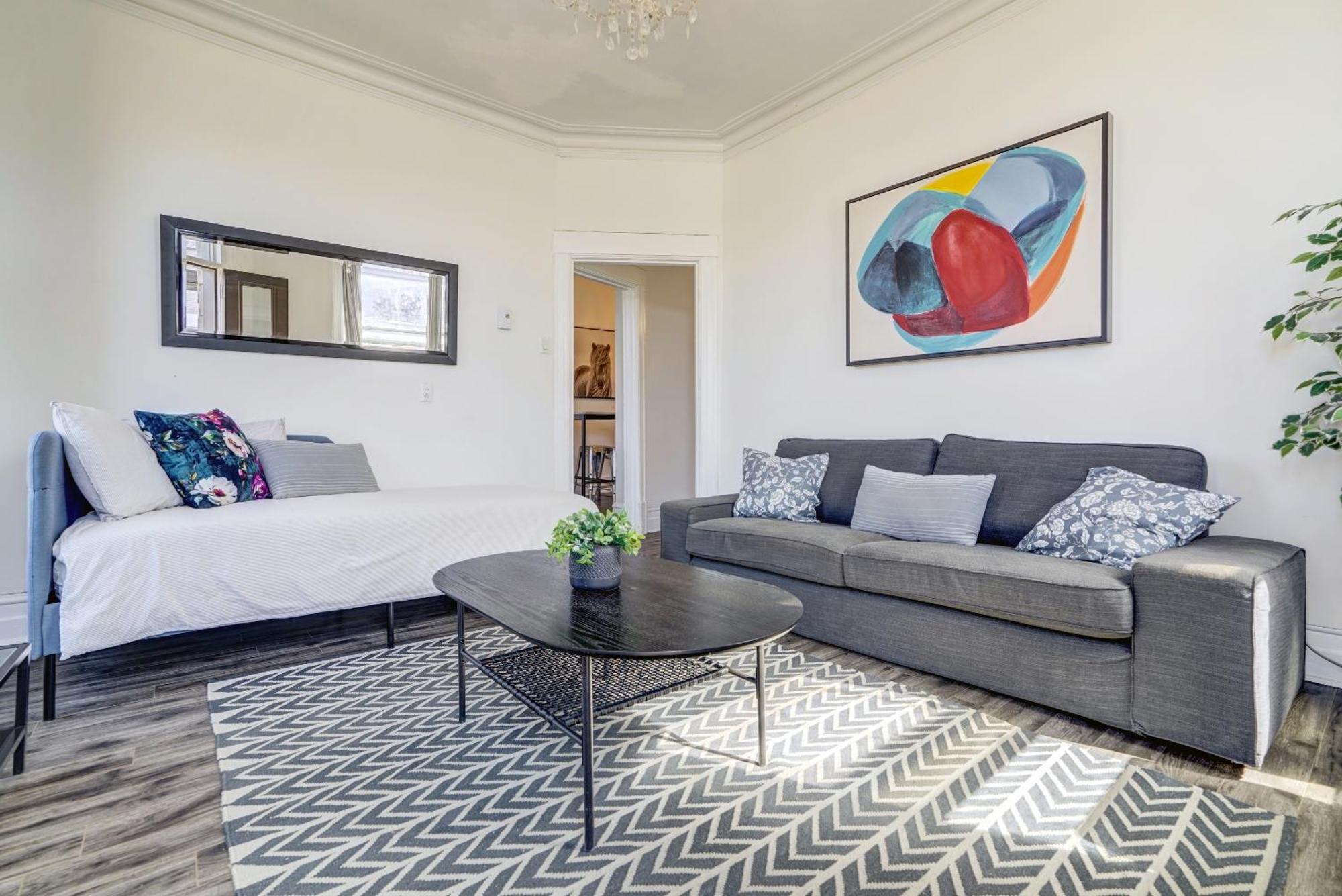 Chez Mont Royal Apartments! มอนทรีอัล ภายนอก รูปภาพ