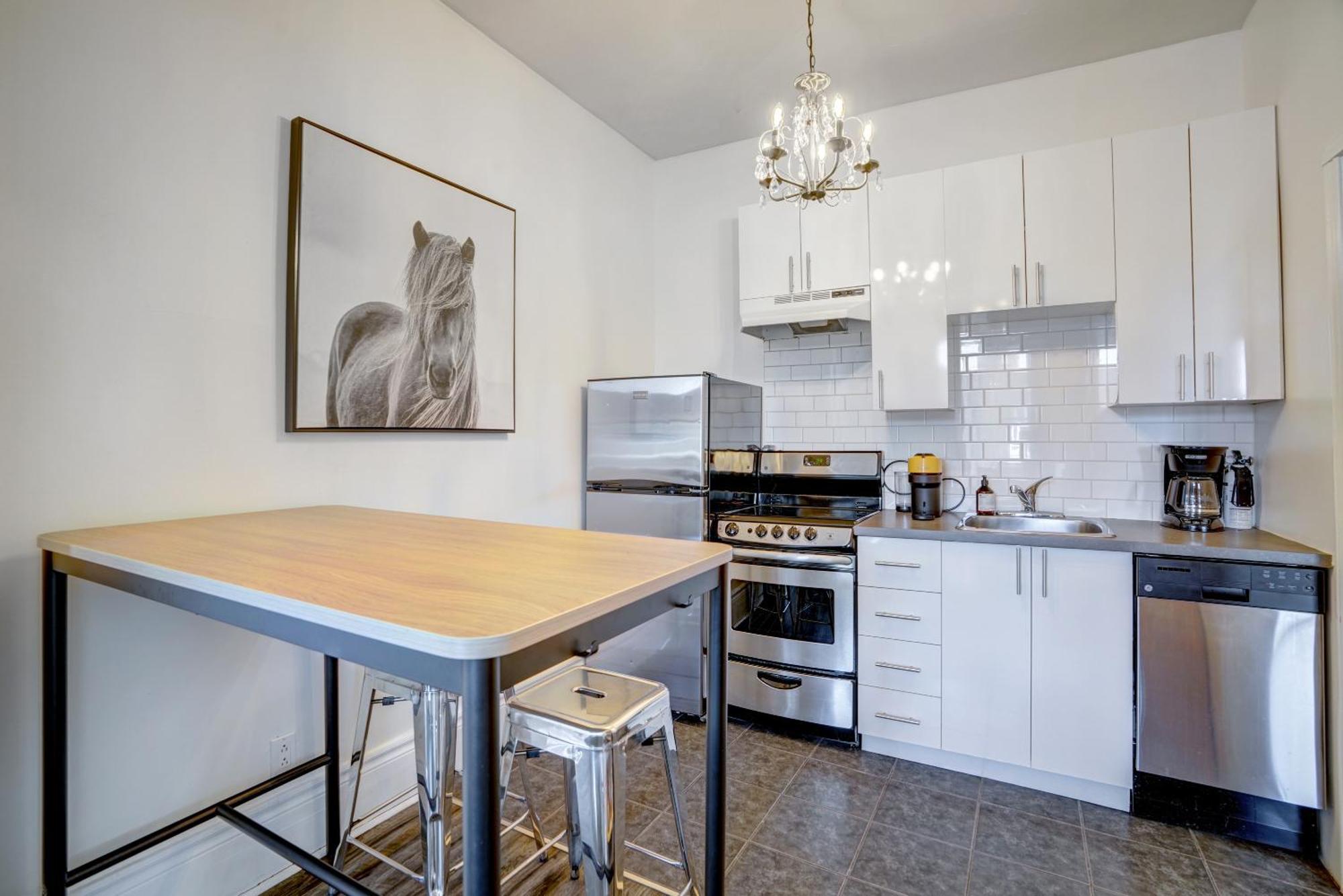 Chez Mont Royal Apartments! มอนทรีอัล ภายนอก รูปภาพ