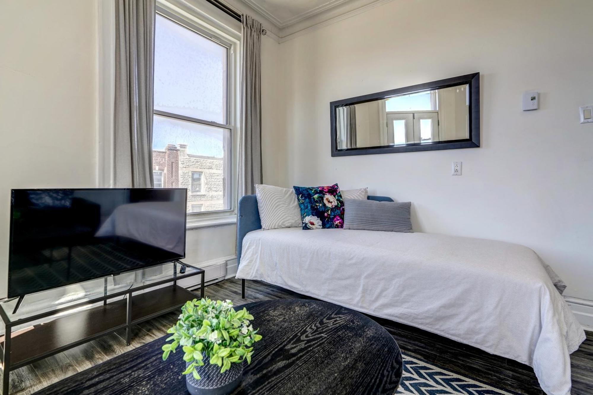 Chez Mont Royal Apartments! มอนทรีอัล ภายนอก รูปภาพ