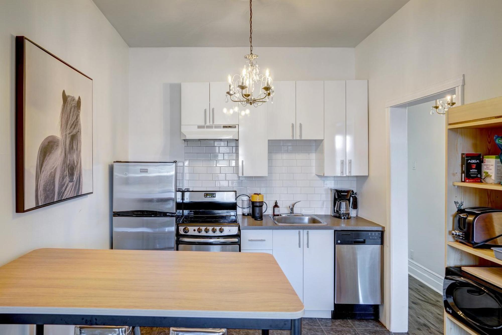 Chez Mont Royal Apartments! มอนทรีอัล ภายนอก รูปภาพ